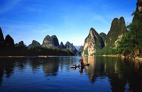【特价】阳朔兴坪漓江游、多人竹筏漂流、蝴蝶泉、少数民族古寨、聚龙潭-阳朔西街泡吧艳遇三天汽车团 