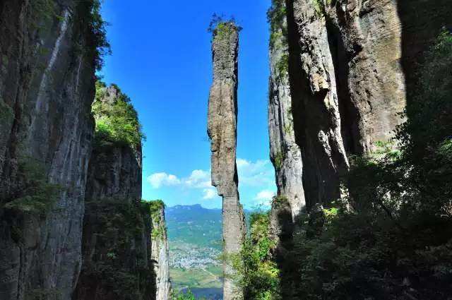 恩施大峡谷（七星寨打卡一炷香+云龙河地缝偶遇高山彩虹） 狮子关（水上公路）、土家女儿城（美食一条街）、清江大峡谷（蝴蝶岩）地心谷（地心世界）龙麟宫（洞穴奇观）5日游