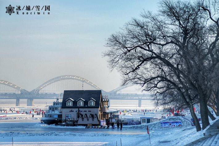 A2线：【冰雪之冠•大美雪乡】—哈尔滨往返双飞5日游  冰城哈尔滨•国际滑雪中心亚布力•中国雪乡•松花江冬捕 冰雪大世界主题乐园室内冰灯•东北威虎寨•冰河雪谷•牧雪山村