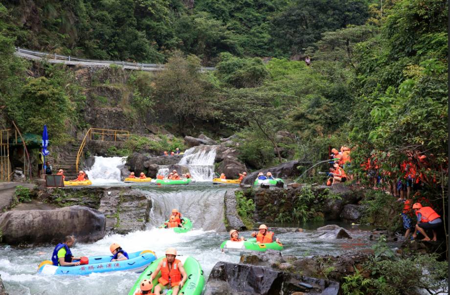 清远清泉湾极速竹林+玻璃漂流、山泉水城一天游